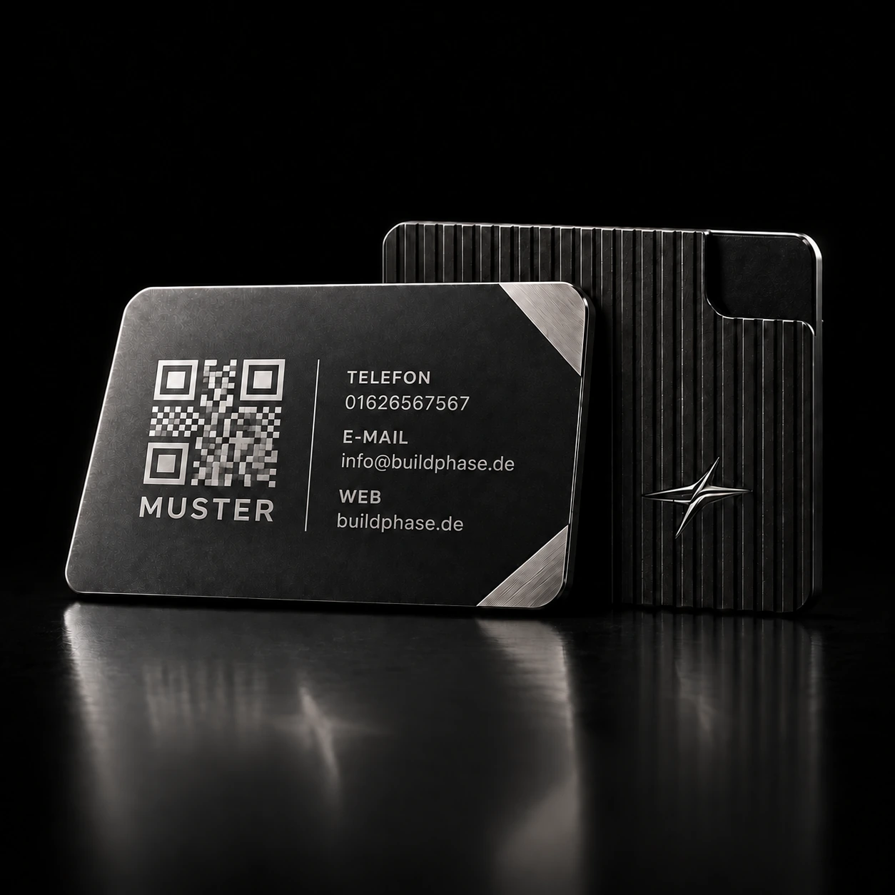 CONNECT / ONE Rückseite: Muster-QR-Code sowie Telefon 01626567567, E-Mail info@buildphase.de und Website buildphase.de